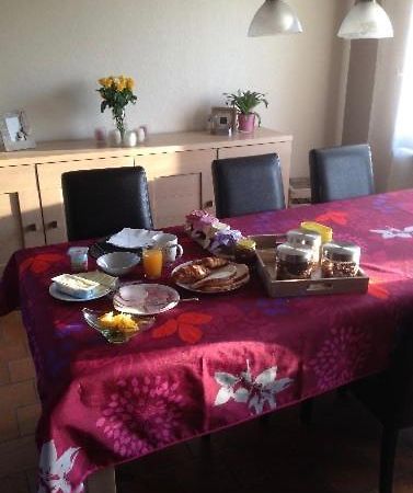 Chez Nous. Bed and Breakfast Couvin Exteriör bild